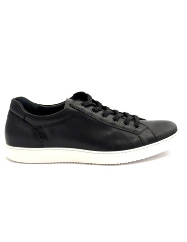 Sneaker casual uomo articolo SPENCER pelle nera suola gomma bianca